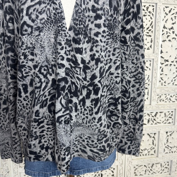 Lafayette 148 Gray Leopard Print 100% Cashmere Button Up Cardigan Sz XL - Picture 3 of 8
